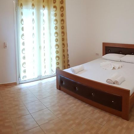Stunning Sea View Apartments Саранде Стая снимка